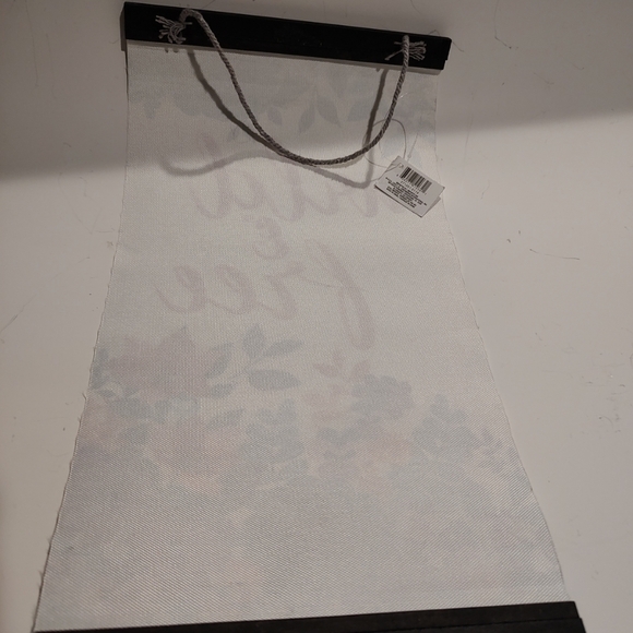 Add a touch of nature to any room with this beautiful hand-painted floral sign. - Picture 7 of 8